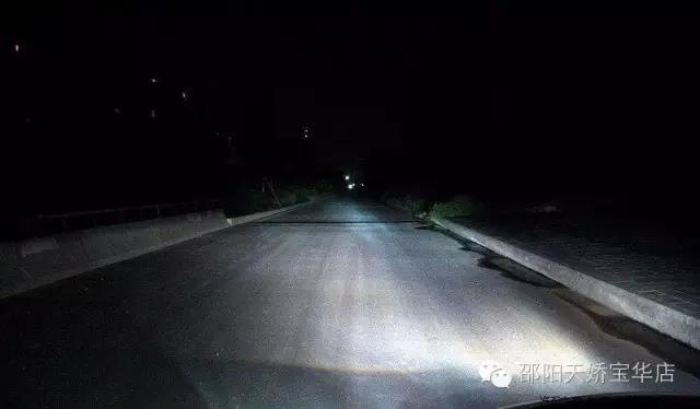 尤其是改過(guò)氙氣大燈的車(chē)主們，定期檢查電路，檢查火花塞是否積碳老化，這是很有必要的！