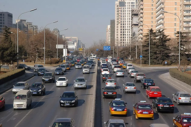 鬧市開(kāi)車(chē)必學(xué)技巧，你會(huì)幾招？